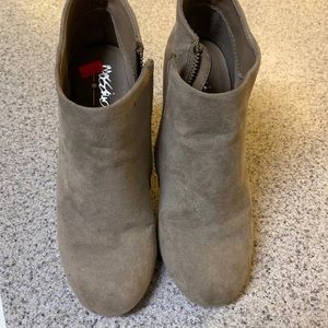 ❌SOLD ❌Taupe Suede Booties Size 5.5